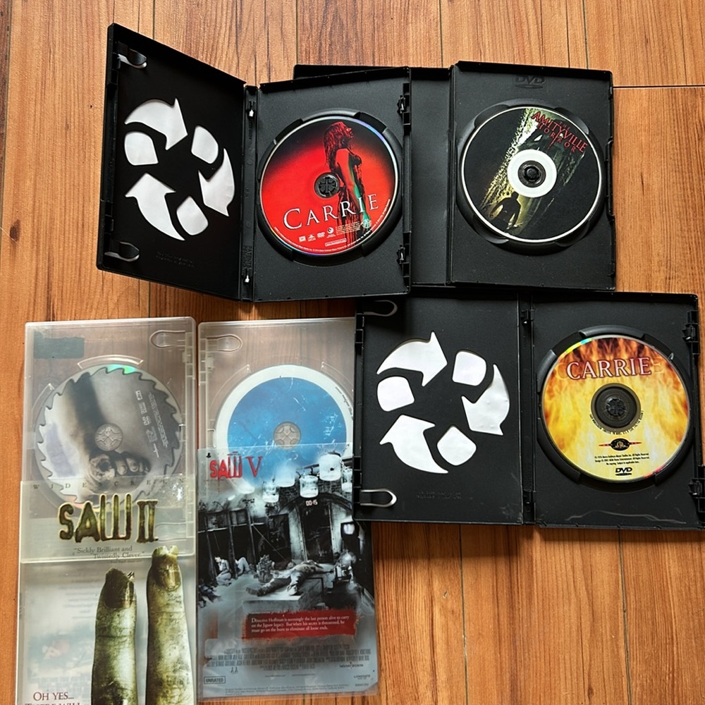 Horror‎ DVDs Lot of 5 Saw 11 & V, The Amityville Horror and Carrie - Picture 3 of 3